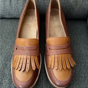 Naturalizer Tan and Brown Leather Loafers with Fringe ladies 12M